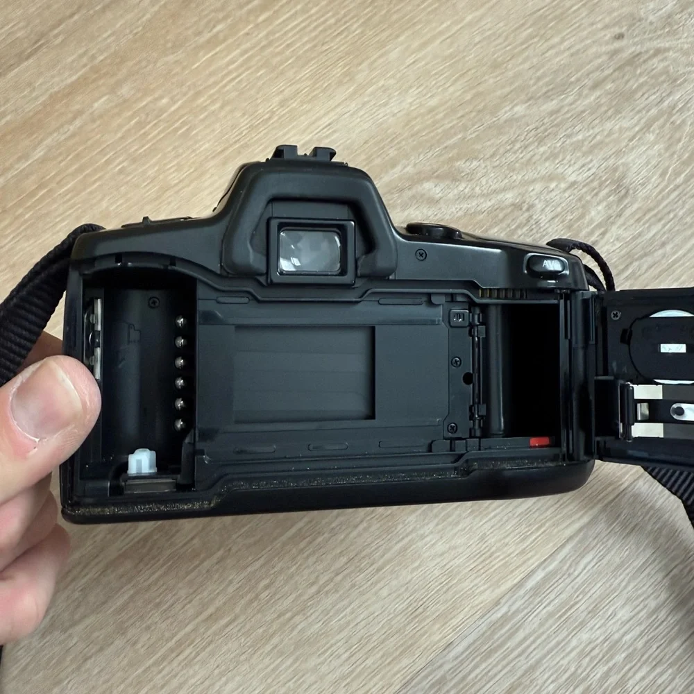 Minolta Maxxum 430si RZ 35mm SLR Film Camera Quantaray 28-90mm Lens and Kit